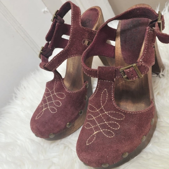 Micheal Kors Burgundy Wooden Block Heels Strappy Velvety Sandals. Size 7M🌴 - Picture 6 of 9